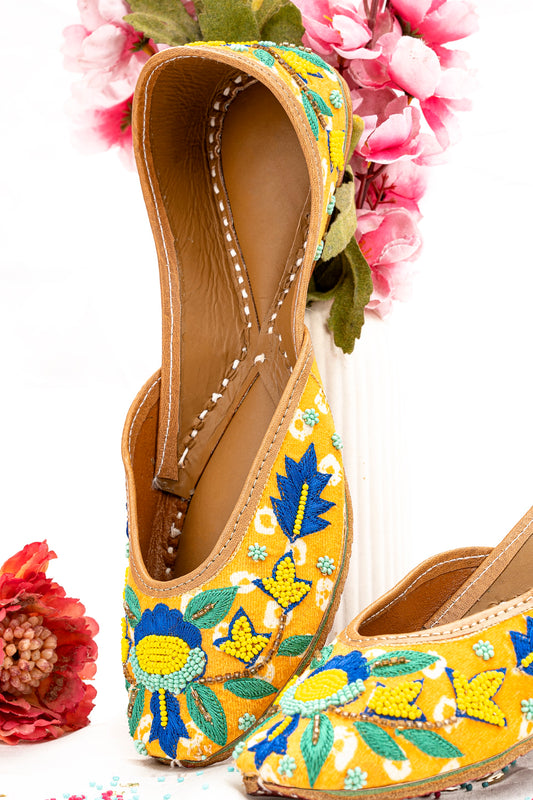 Yellow embroidered mojri